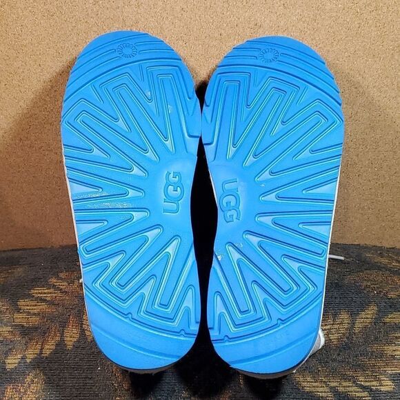 Limited Edition UGG Hershey Kisses Neumel - Picture 5 of 8